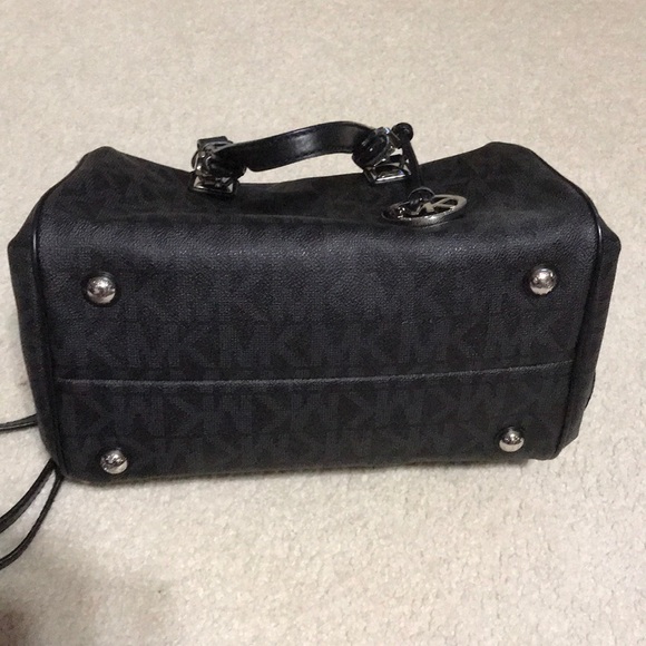 Michael Kors signature satchel - Picture 5 of 8